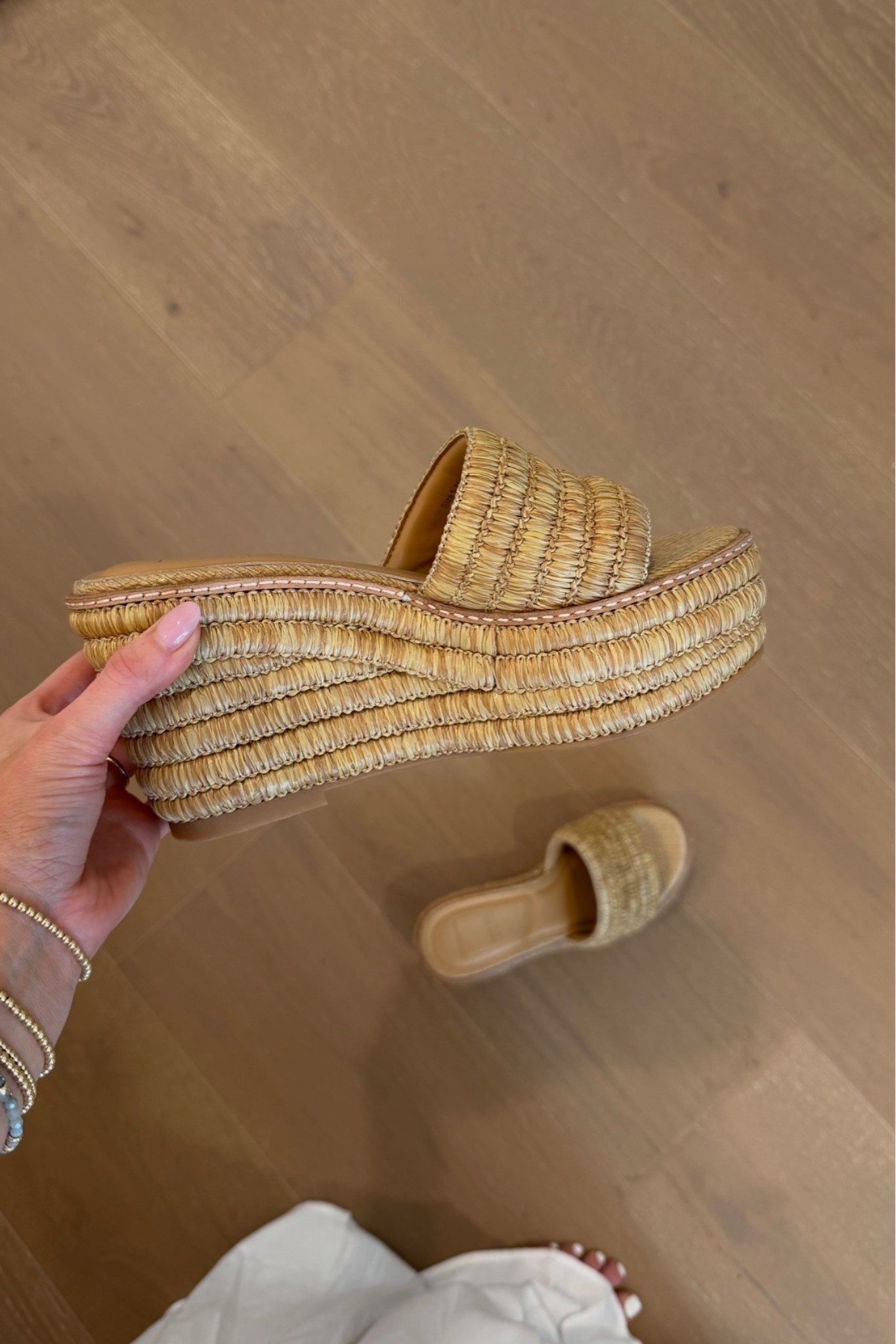 love these, true to size & on sale now!

sale alert, sandals, shoe crush, summer outfits beach, michele jaliene

#LTKSaleAlert #LTKSeasonal