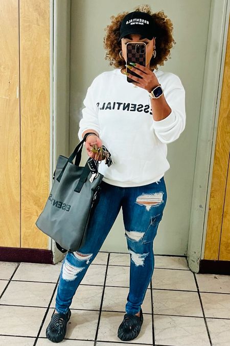 Perfect Fall Sweatshirt Outfit! These jeans are some of my most comfortable! I love these clogs! The bag and hat were just the perfect finishing touches for this perfect comfy fall ootd!

#LTKitbag #LTKshoecrush #LTKstyletip