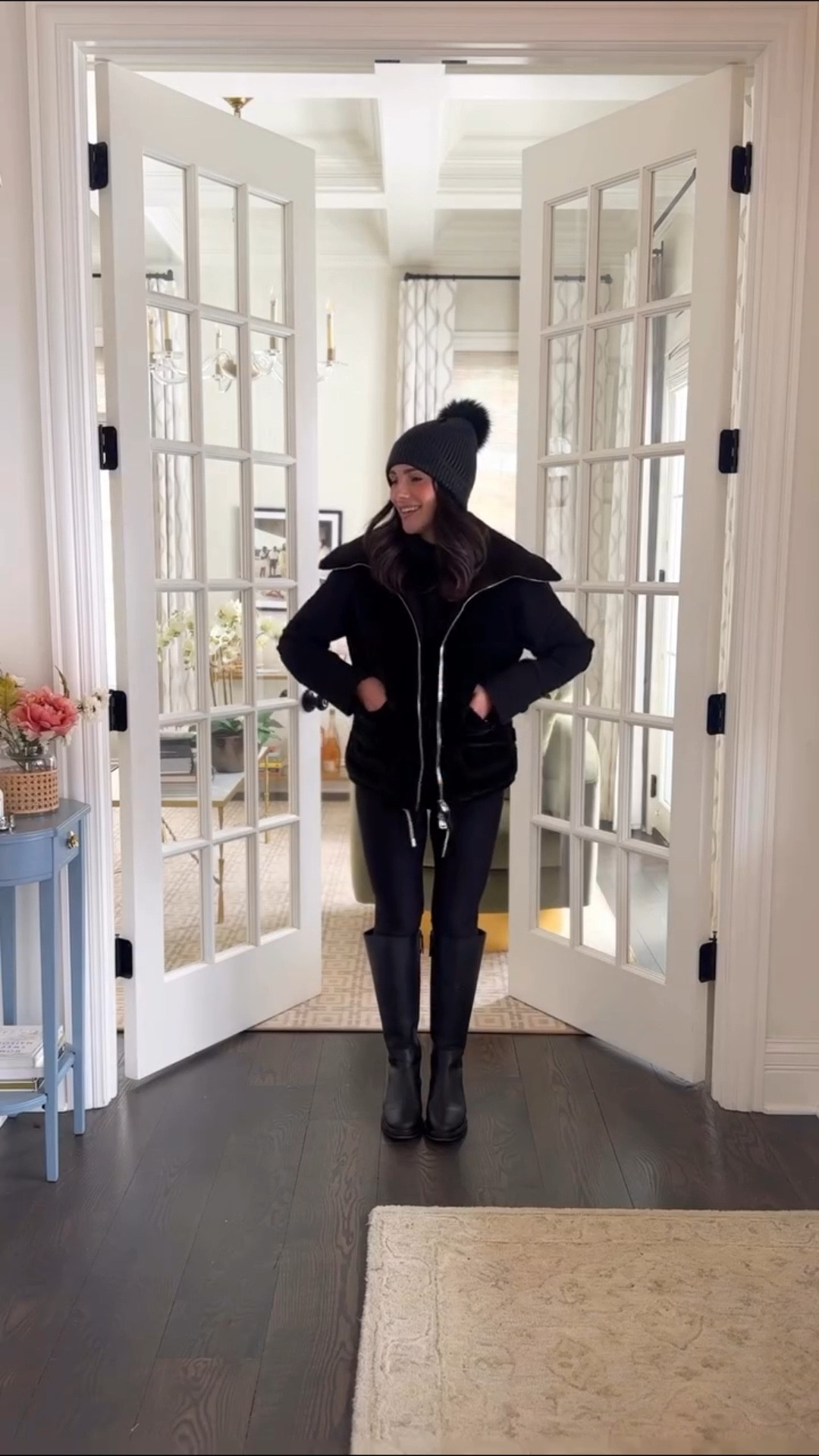 Let’s layer up to brave the Chicago cold 🖤✔️☕️

#winterlayers #varley #chicagostyle #momstyle #winterwardrobe