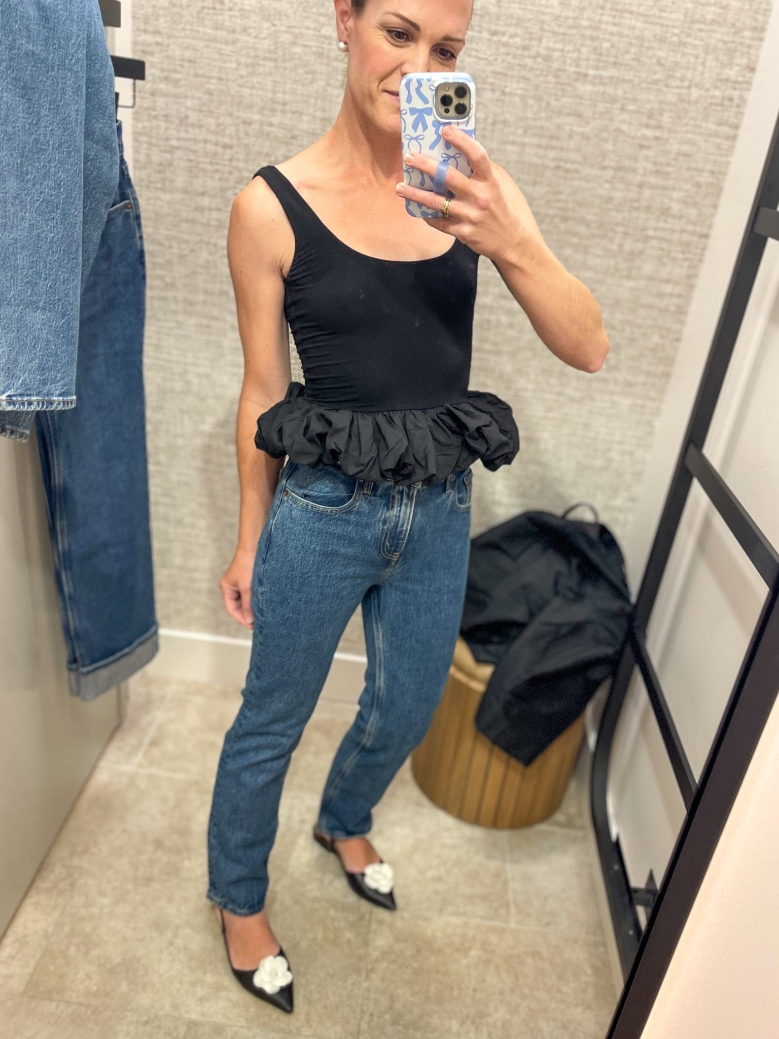 Cannot believe how good Abercrombie denim is! I know I’m late to the party but I’m so glad I have been enlightened. These are the high rise 90’s straight and they fit TTS, wearing a 25.