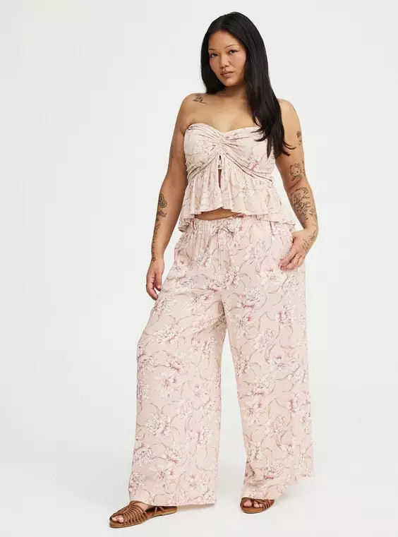 High-Rise Wide-Leg Pull-On Gauze Wide Leg Pant in Multi in Print | Torrid (US & Canada)