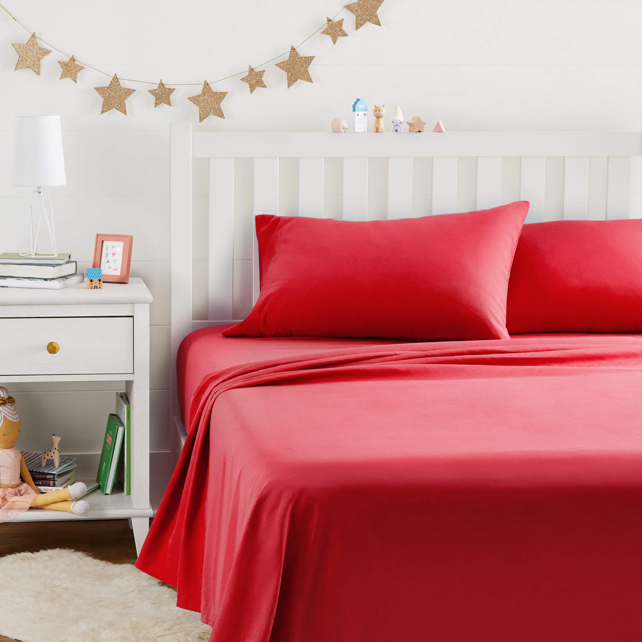 Amazon Basics Kid's Soft Easy-Wash Lightweight Microfiber 4-Piece Sheet Set, Full, Red, Solid | Amazon (US)