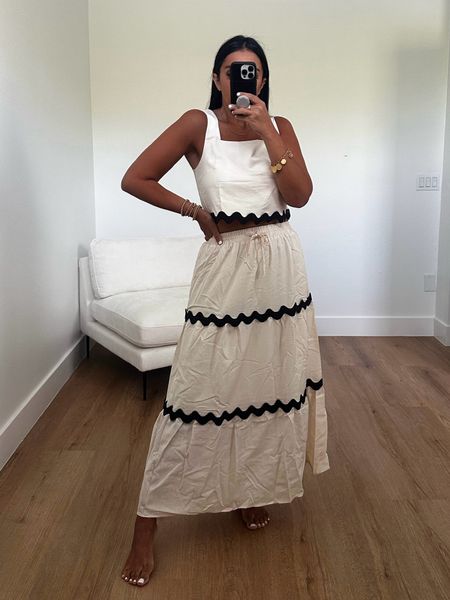 Summer 2 Piece Beach Outfit Casual Sleeveless Cropped Tank Top High Waisted Maxi Skirt Set wearing size smalll