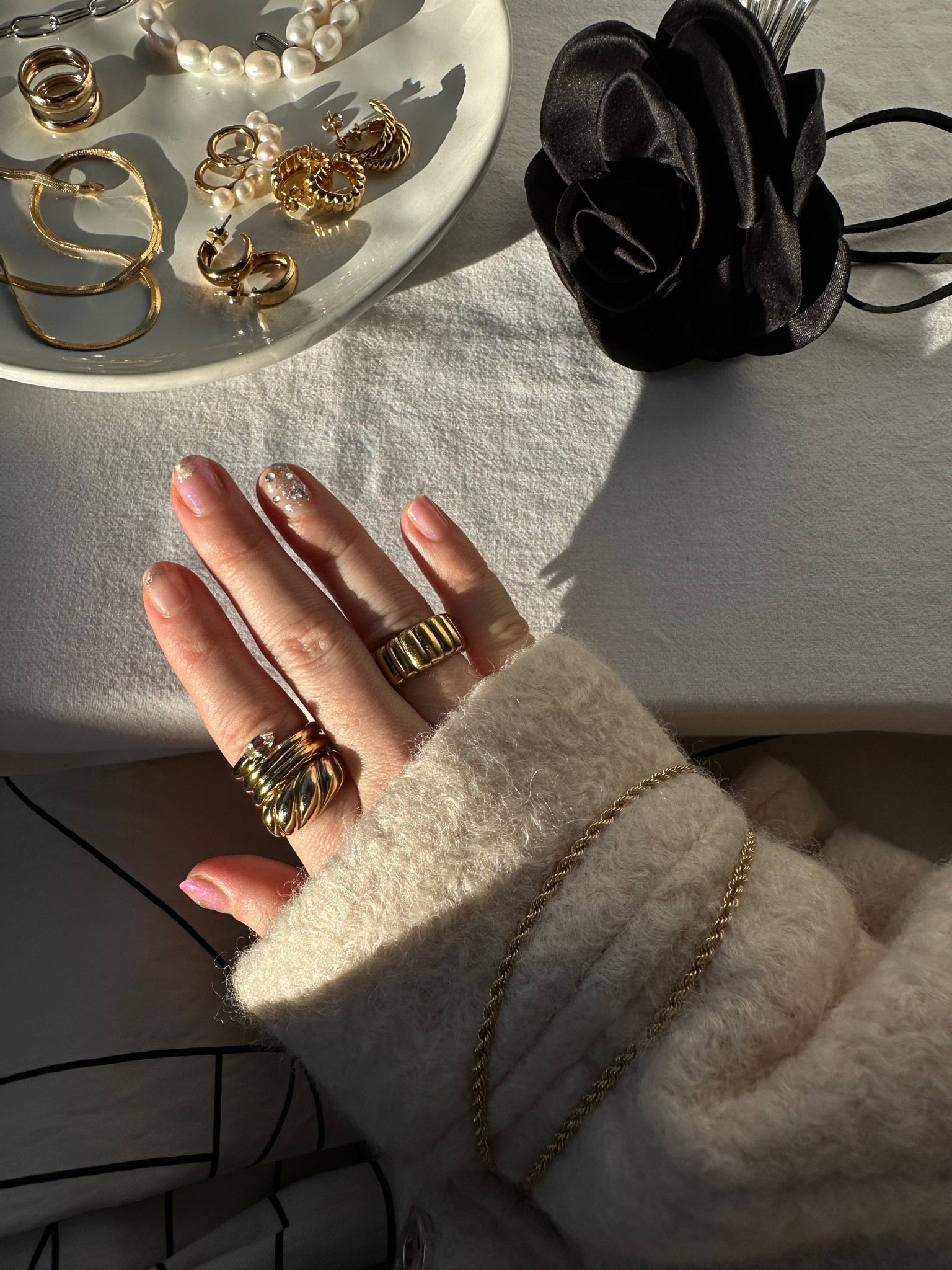 There’s still 20% off on the Mejuri website ✨

Black Friday sale code | Gold croissant ring | New mejuri haul | Stacking rings | Black rose lariat necklace | 3D rose | Flower necklace | Gold hoops |Ear stack 