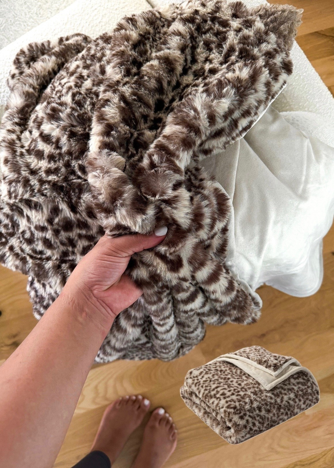 The viral look for less $25 blanket is still in stock

#LTKHome #LTKSeasonal