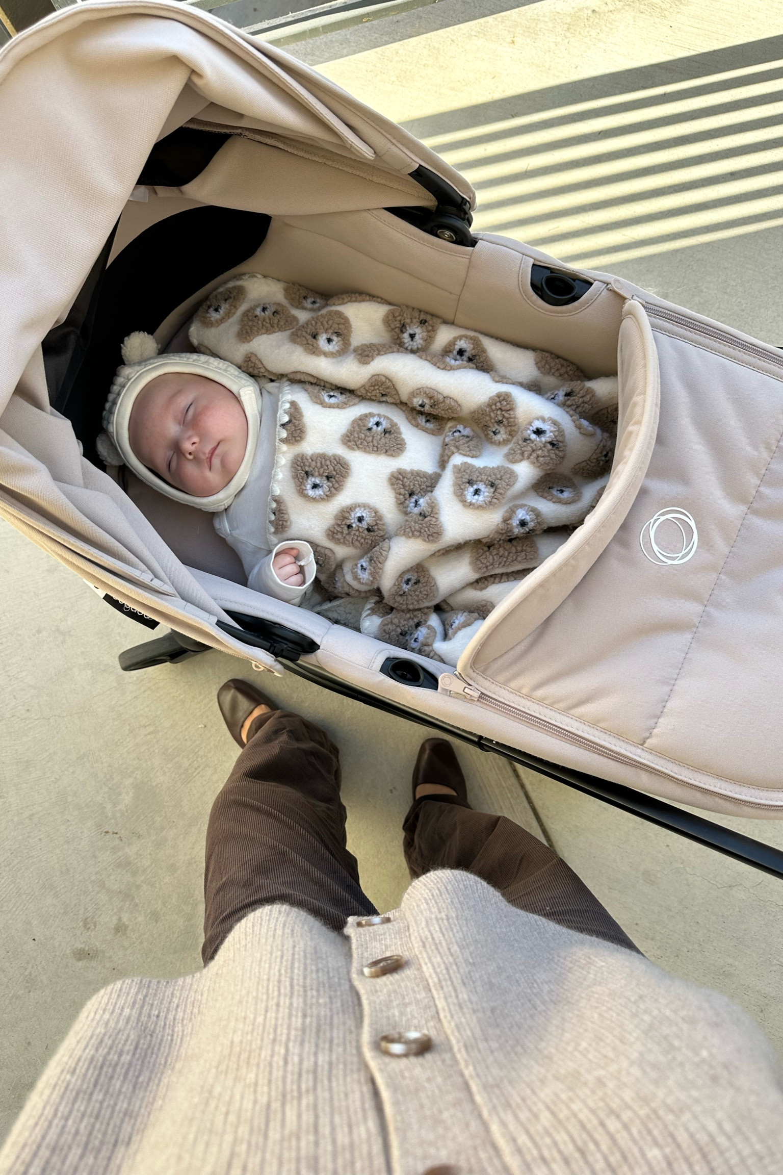 Baby stroller - bugaboo dragonfly 
Comfy postpartum outfit 