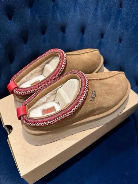 Ugg tazz slippers! I am a 7.5 with a slim foot and needed an 8 in these even though I do a 7 in the ultra mini boots



#LTKfindsunder100 #LTKshoecrush #LTKSeasonal