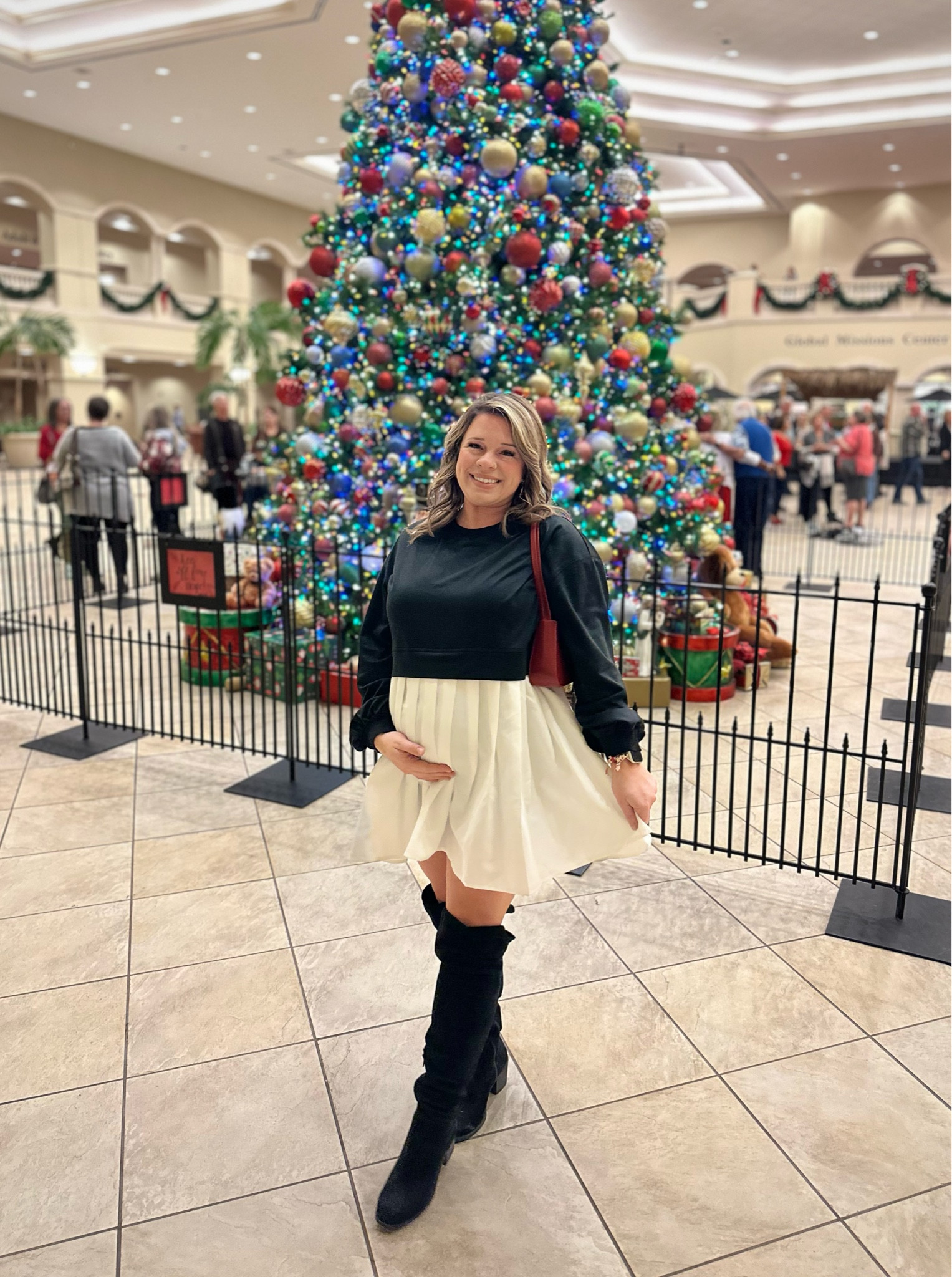 Such an easy dress to wear during fall and winter time weather you are pregnant or not. This simple dress still fits me in size large at 25 weeks pregnant.  I wore this dress to a church Christmas concert here in Tampa Florida.


Christmas concert
Christmas play
Christmas outfit
Holiday outfit
Holiday attire
Winter outfit
Winter in Florida
Tampa Florida#LTKHoliday 

#LTKMidsize #LTKBump