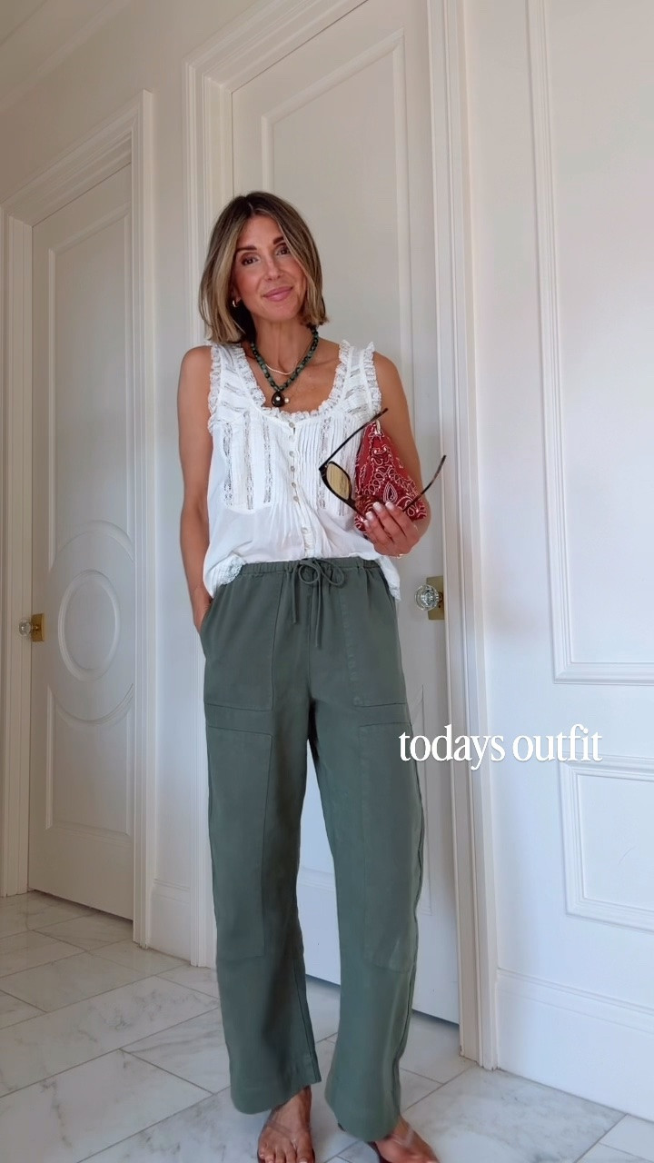 Outfit of the day! These Z Supply pants were best sellers last week. You guys loved them!

#LTKootd #LTKSeasonal