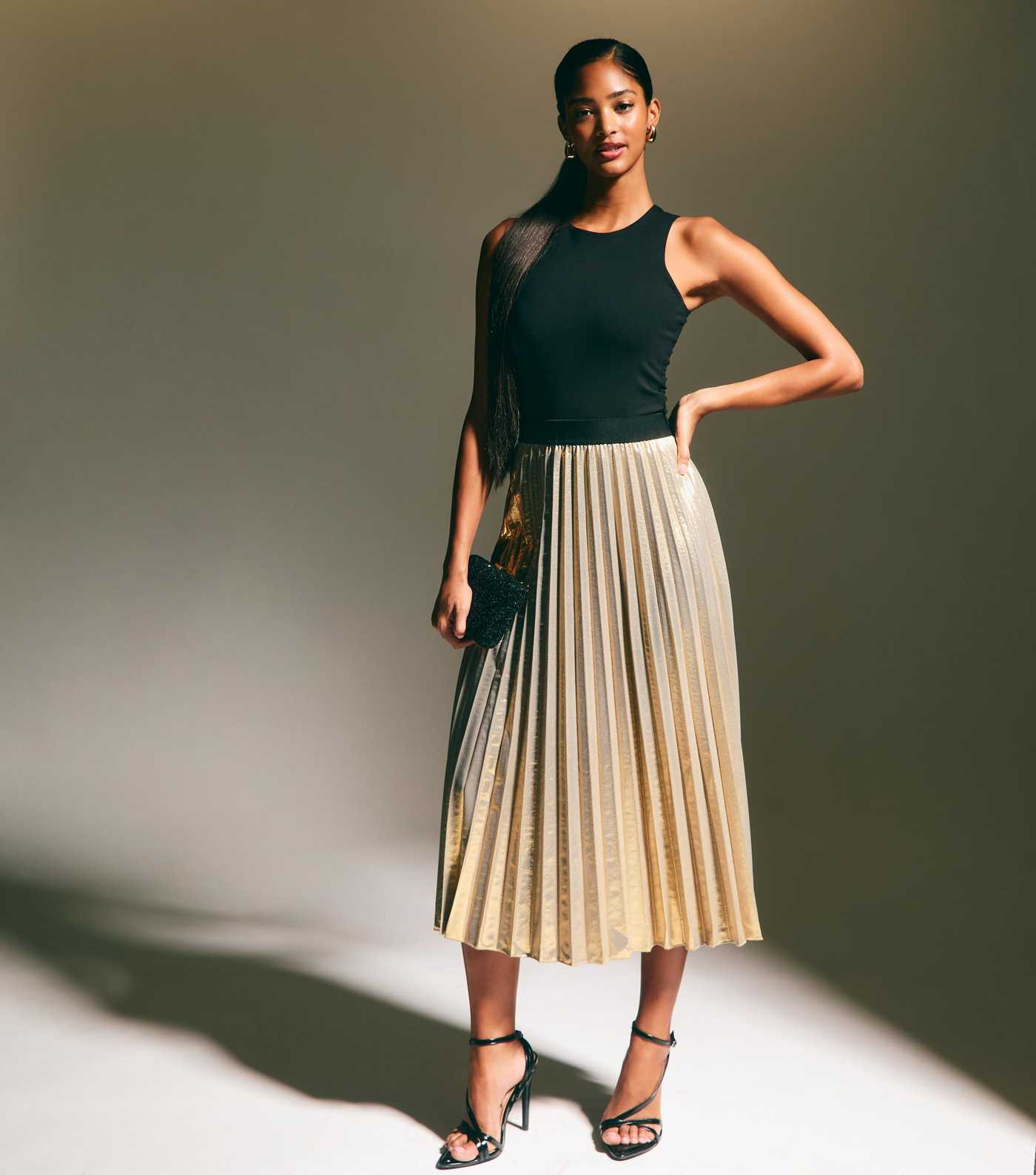 Gold Shimmer Pleated Midi Skirt 
						
						Add to Saved Items
						Remove from Saved Items | New Look (UK)