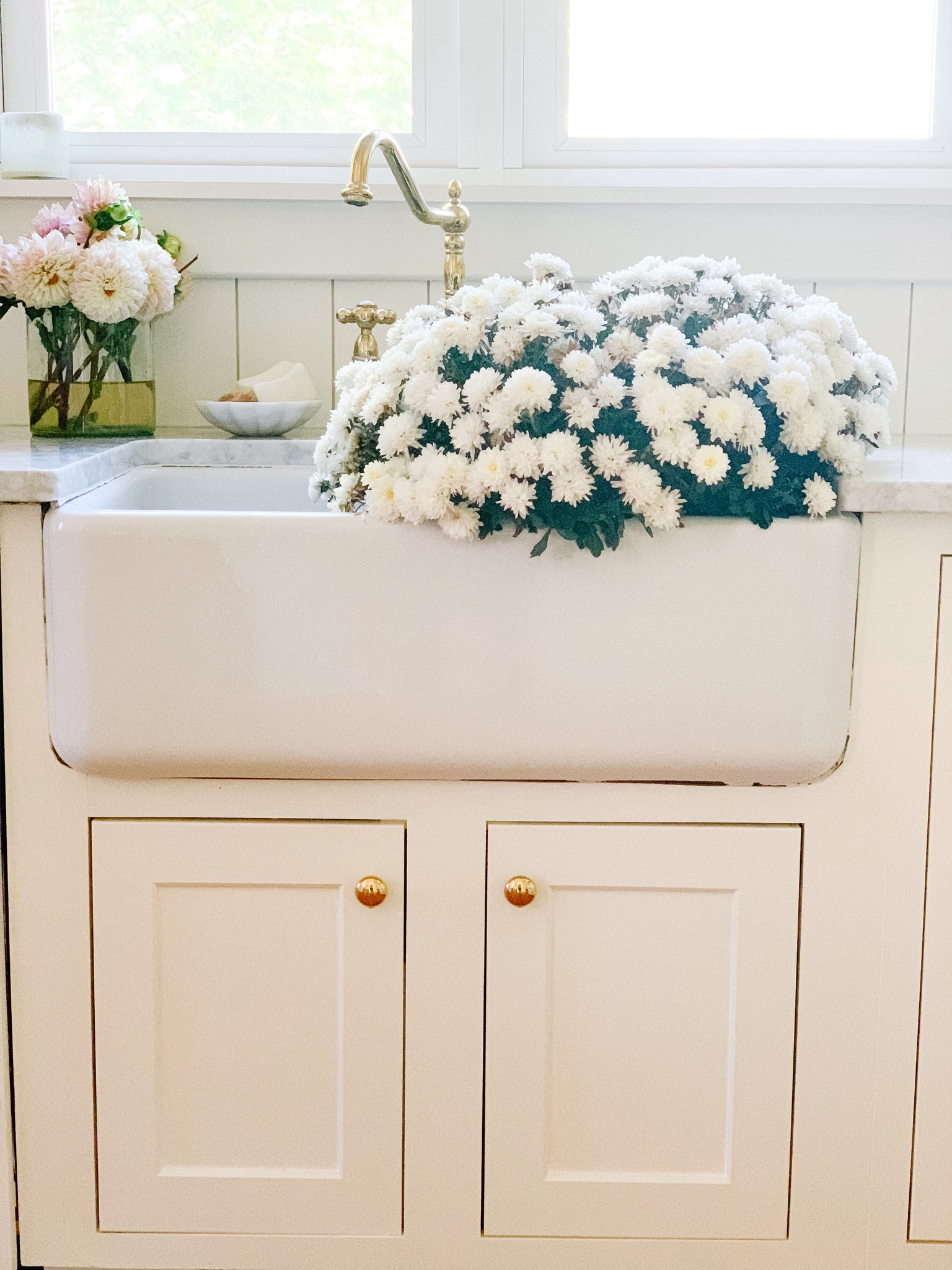 Farmhouse sink with brass faucet

#LTKSaleAlert #LTKHome