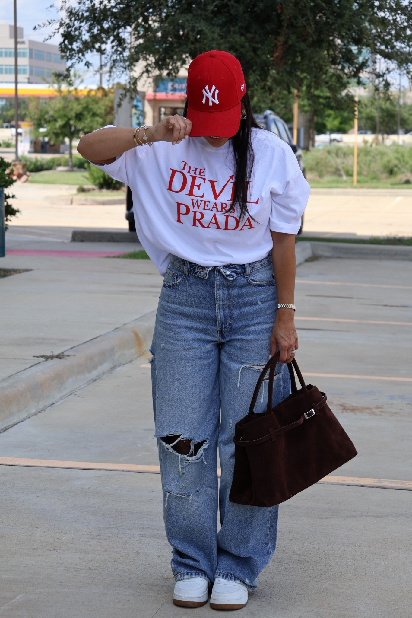 For a sunny day, the perfect outfit is your favorite jeans and a cap. You can’t go wrong with that. ❤️
Jeans Zara Ref 4730/214/406 size 2
T-shirt Zara Ref 85/820 size smalll

#LTKFindsUnder50 #LTKSaleAlert #LTKStyleTip