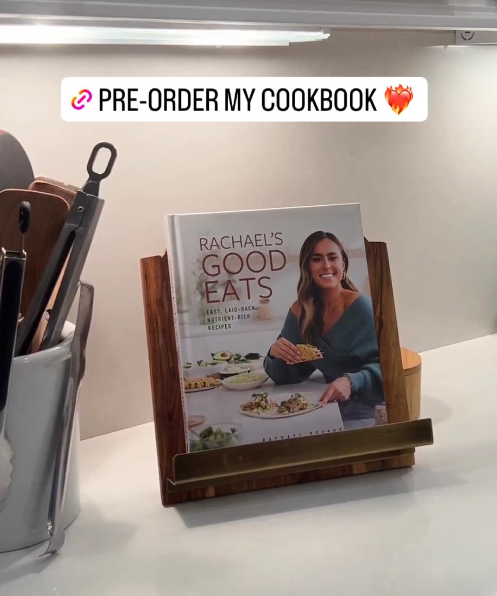 Cookbook and stand linked ❤️ 110 healthy recipes that are gluten-free, dairy-free and refined sugar-free (75 recipes brand new)