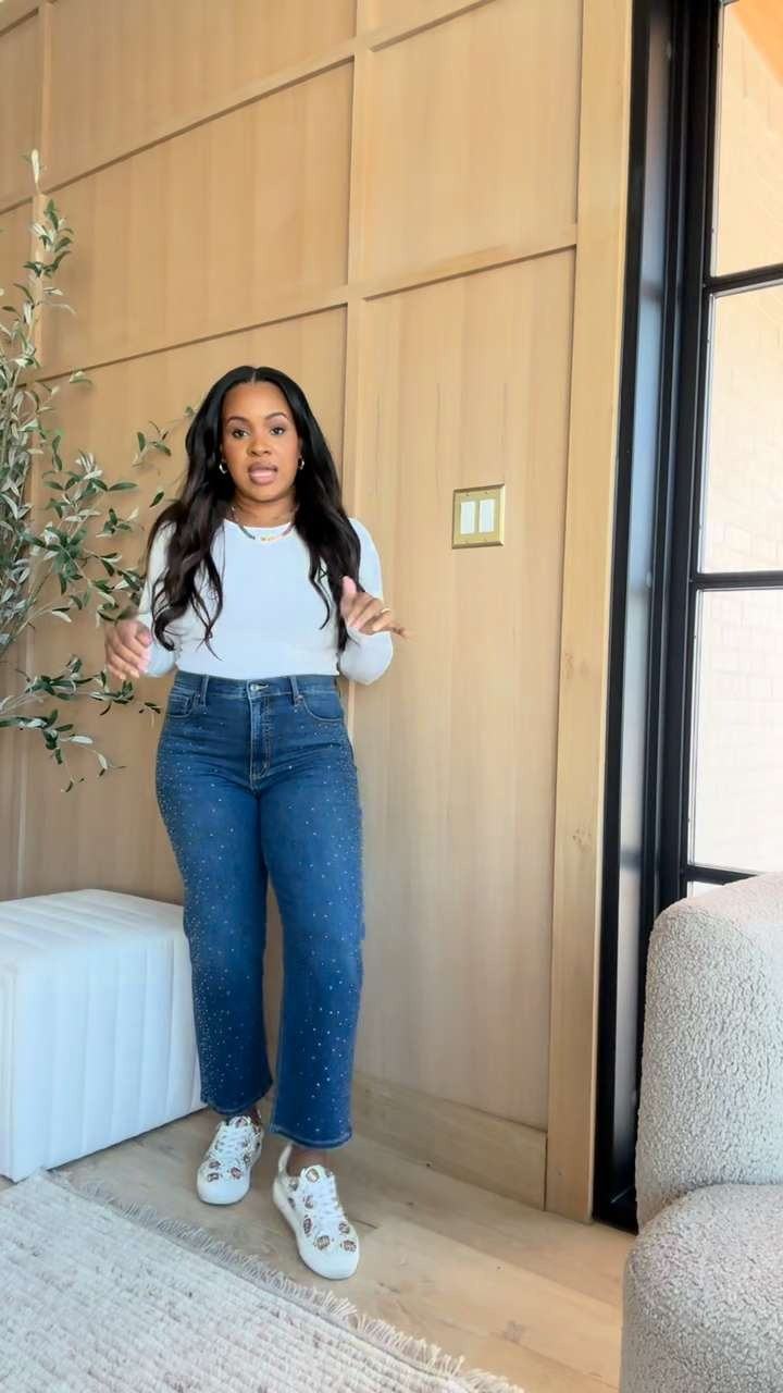 I'm obsessed with my gameday jeans!✨ 

 #WalmartPartner @WalmartStyle @SofiaVergara #WalmartStyle

#LTKStyleTip #LTKShoeCrush