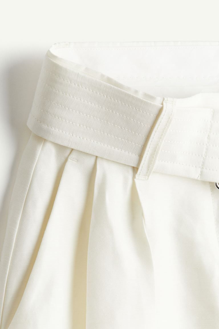 Pantalon en lin mélangé avec ceinture - Blanc - FEMME | H&M FR | H&M (FR & IT & ES)