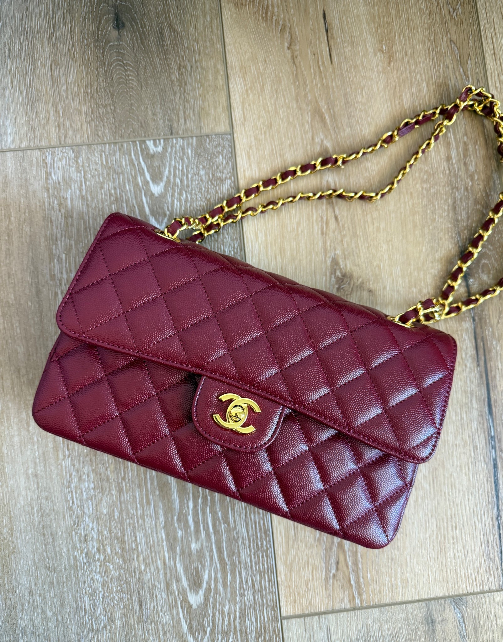 Color: “red gold buckle"