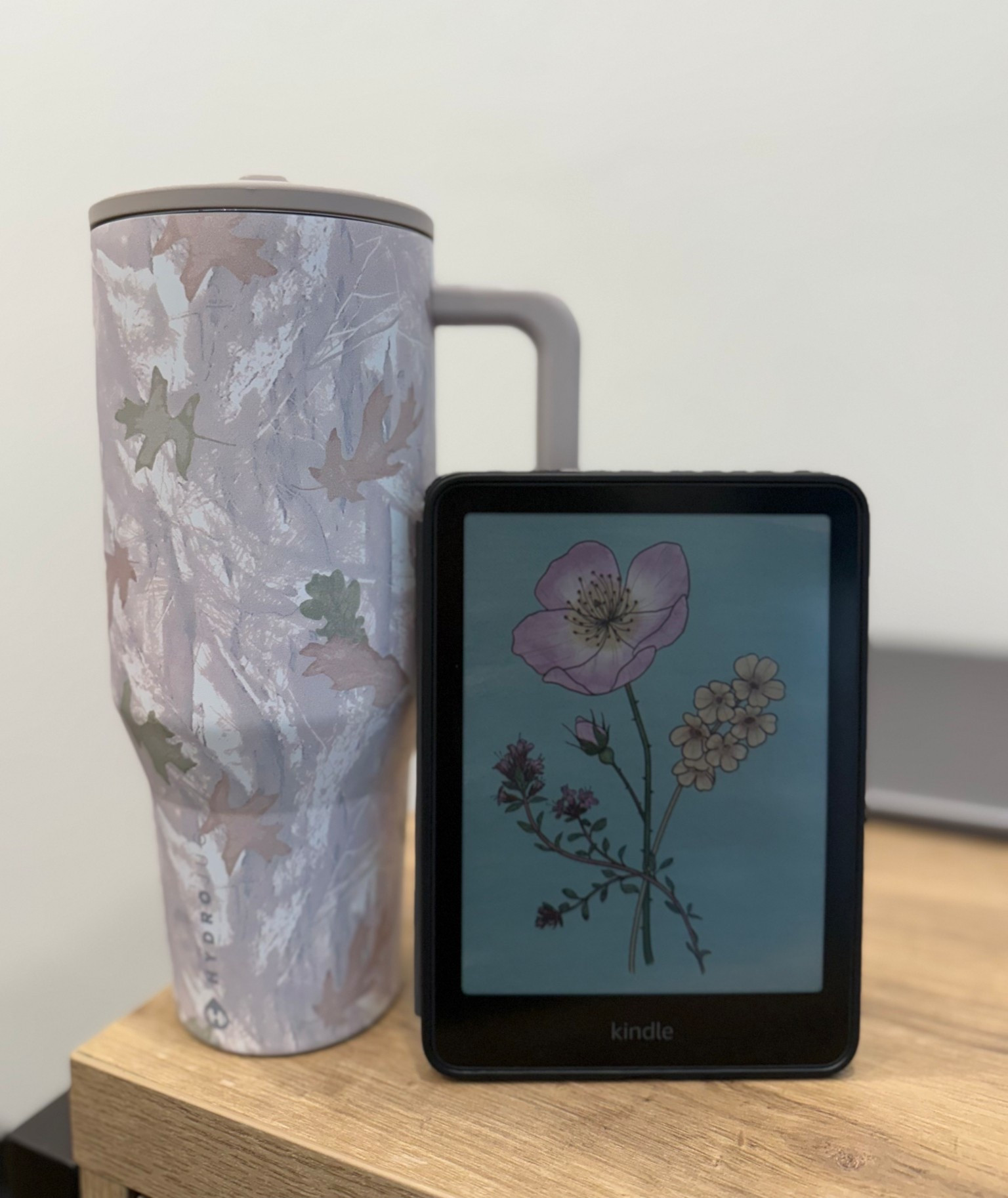 My cute 40 oz Hydrojug is back in stock 😍😍. Also a moment for one of my favorite covers on my Kindle Colorsoft🌷

#LTKSaleAlert #LTKSeasonal #LTKFamily