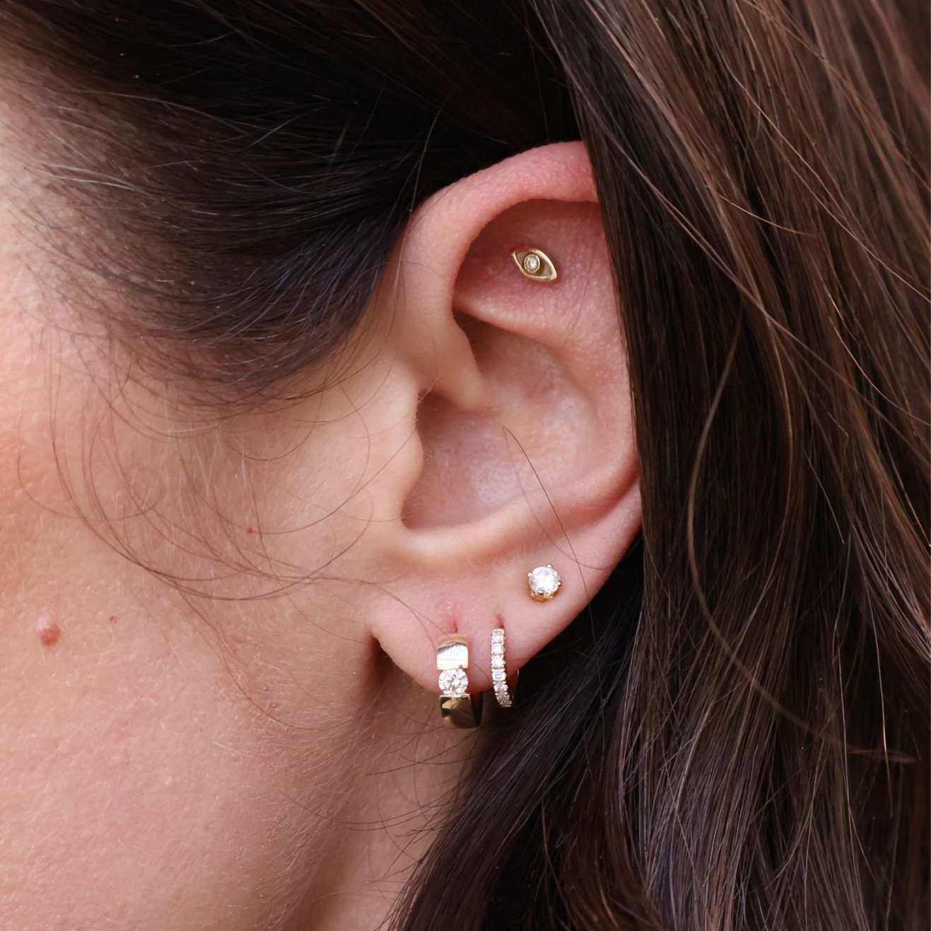 Ear party! Love these chunky huggie hoop earrings