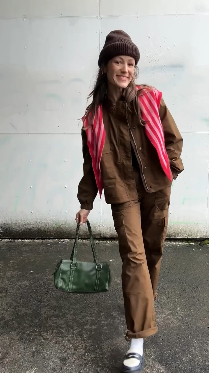 a lil ups inspired fit felt appropriate for the holidays — THANK YOUR DELIVERY DRIVERS 📦💕 #myootd #winteroutfits