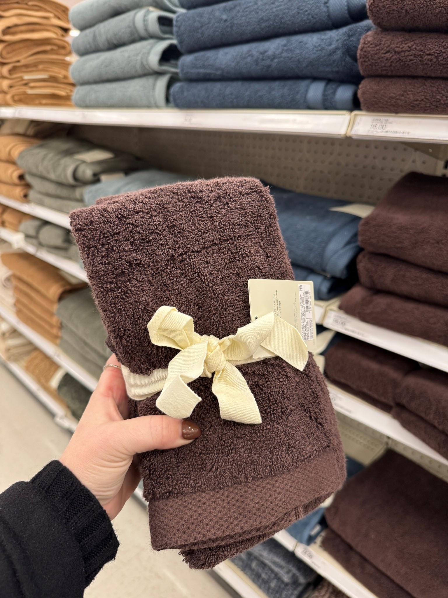 Perfect raisin tone hand towels! Comes in a set of 2!

#LTKHome #LTKFindsUnder50
