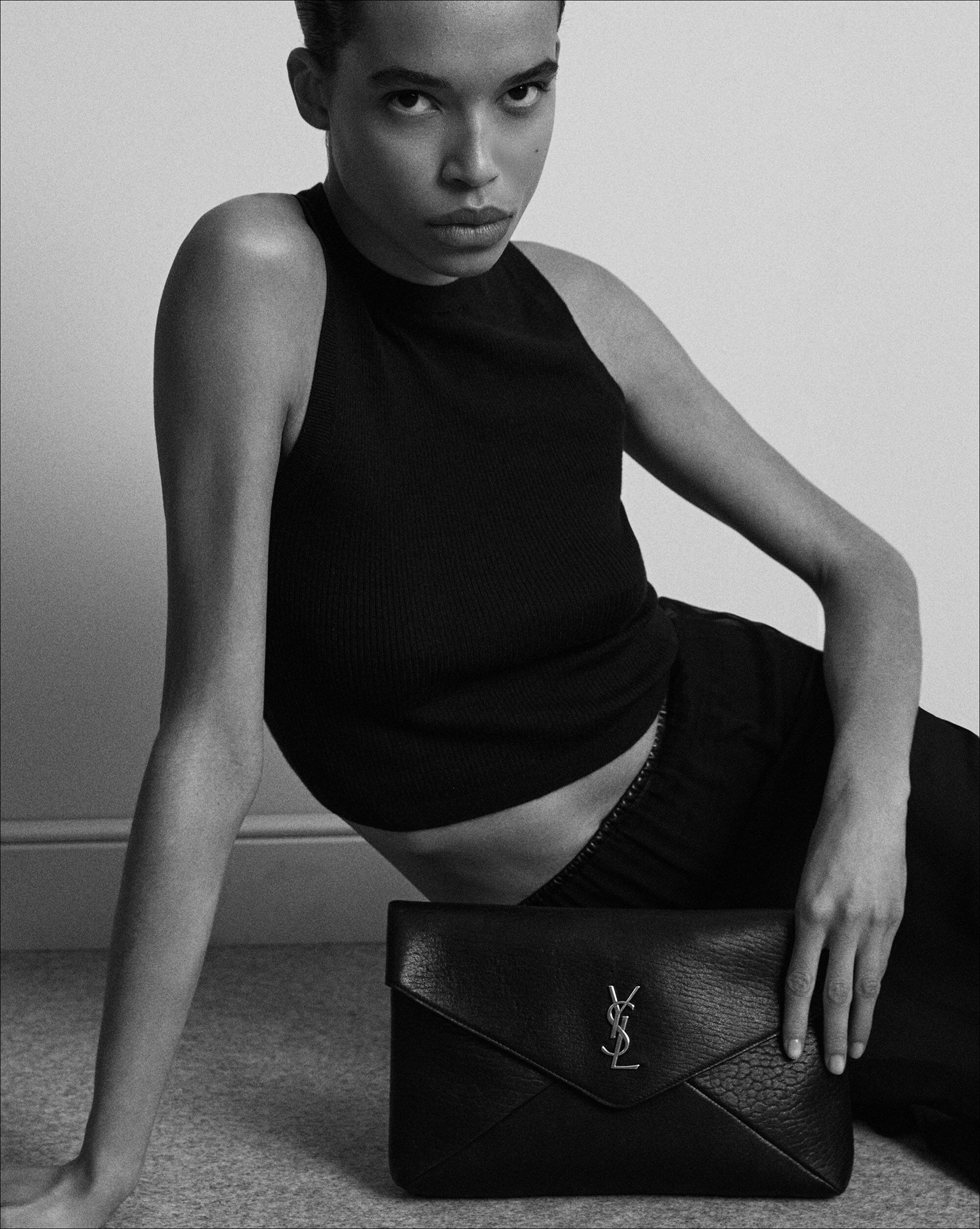 CASSANDRE large envelope pouch in shiny leather | Saint Laurent Inc. (Global)