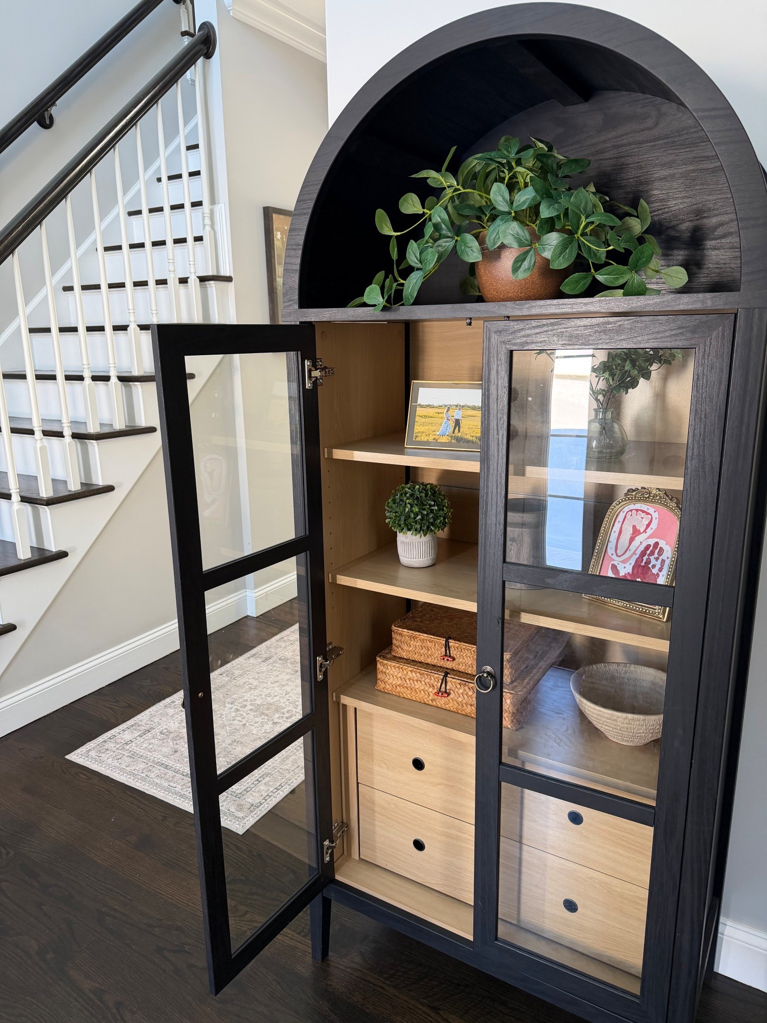 Cabinet styling, made easy 💫

Where to start…

• 1–2 faux plants for a pop of color
• A decorative bowl for texture
• A vase (tall vases work well, depending on the height of your shelving)
• Framed photos or your kids’ art for a personal touch
• A statement piece on top to complete the whole look

Mix heights, layer textures, and keep it simple 🤍