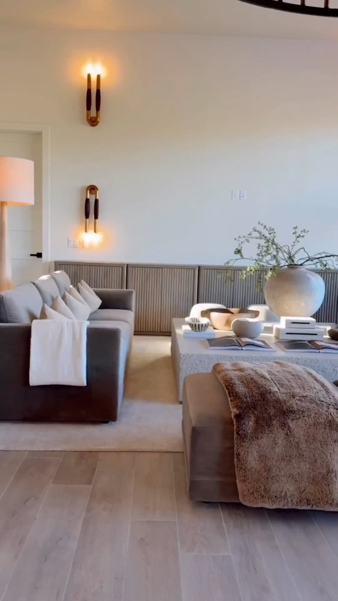 My living room was one of the first makeovers I started once we moved in! I am in love with the overall neutral modern look 😍Dont be afraid to go neutral it is still bold with intentional finds! 

Modern neutral home decor
Modern home decor
Neutral home design 
Interior design 

#summerthompsonstyles


#LTKHome #LTKU #LTKdayinmylife