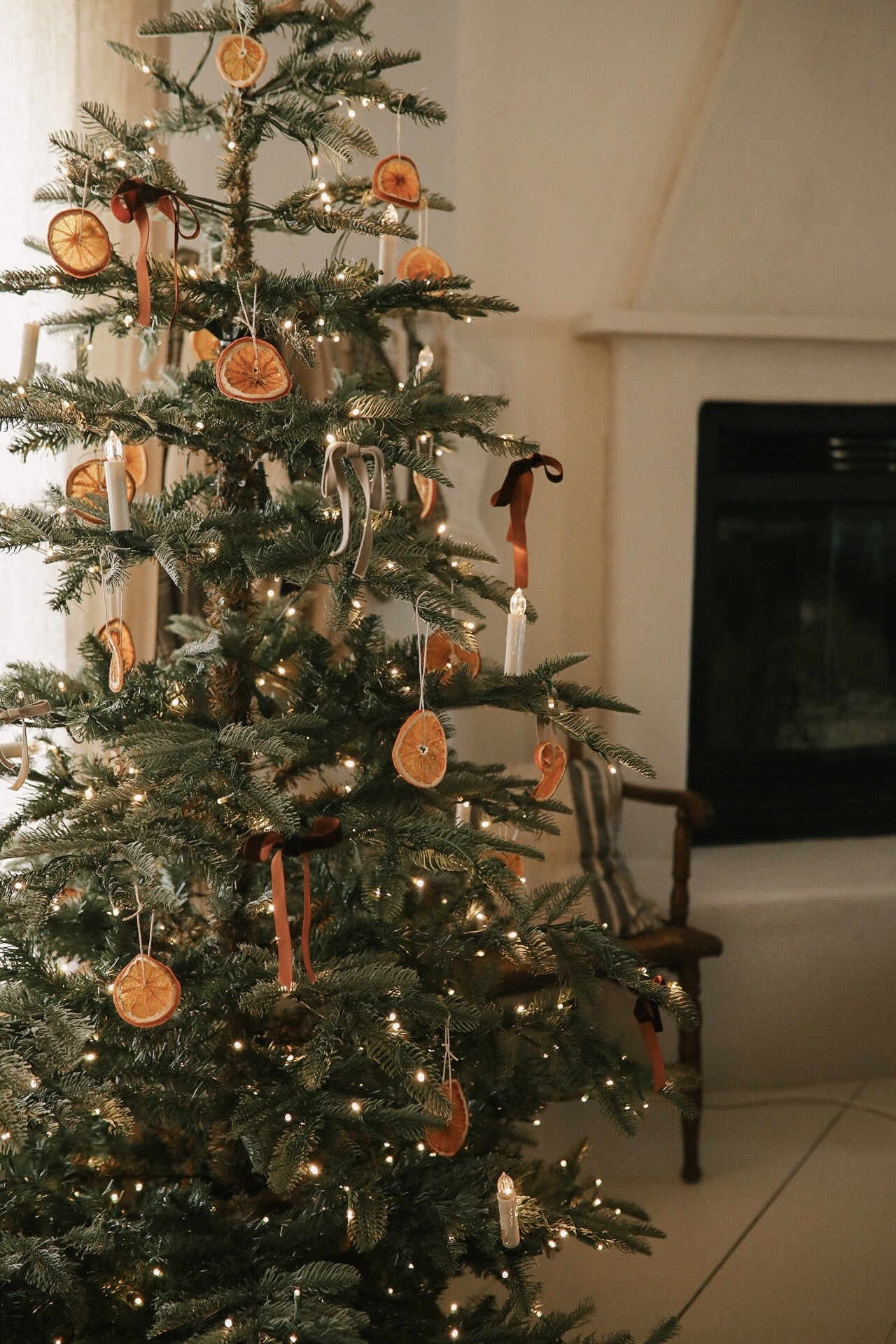 A cozy Christmas tree 

#LTKHome #LTKHoliday