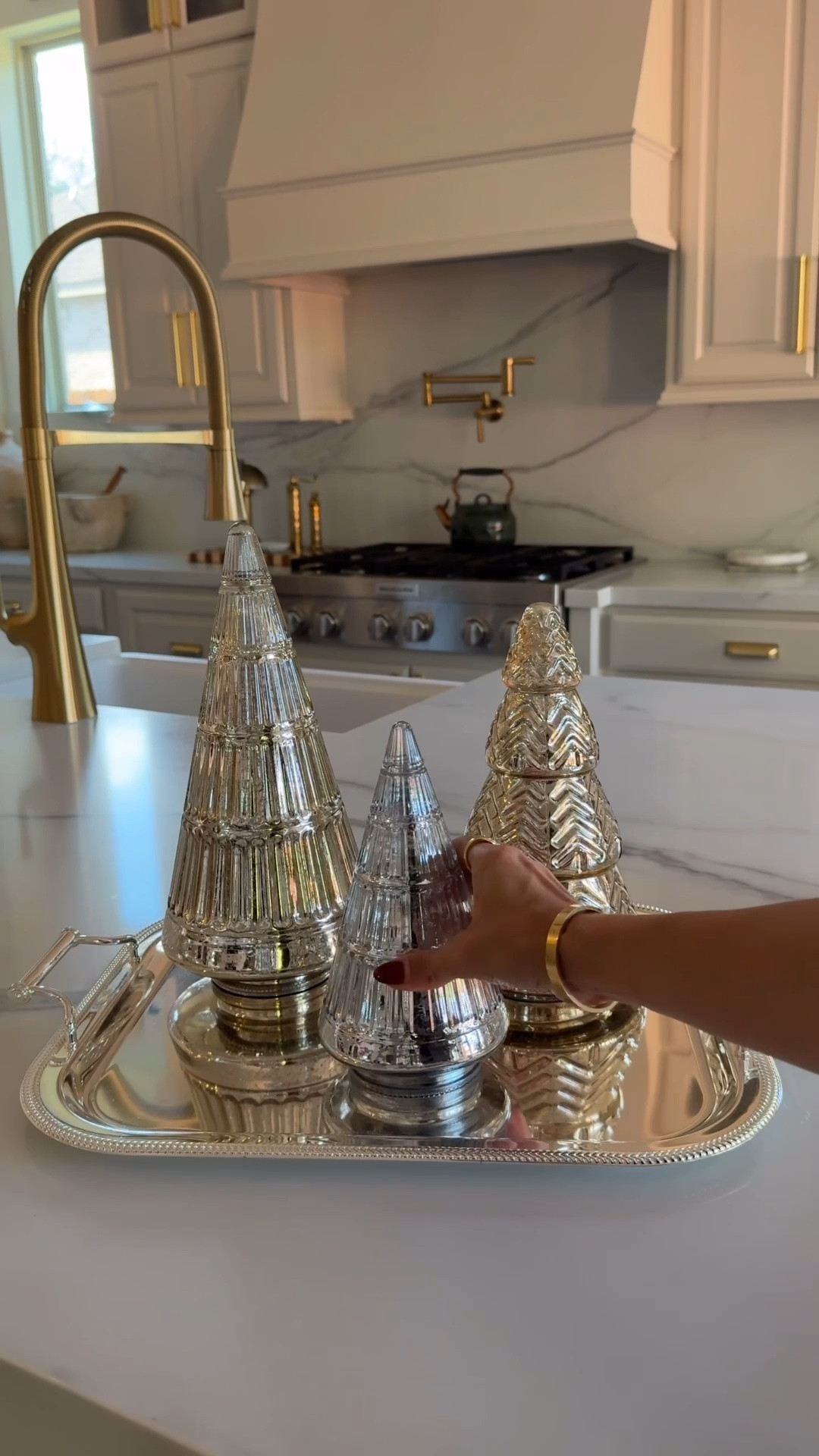 Walmart, you have OUTDONE yourself! 🎄✨ These holiday finds are giving designer boutique without the designer price tag! So chic, timeless, and incredibly high-end looking. And trust me, the prettiest Christmas decor never sticks around for long. Consider this your sign to grab your favorites early! 🤎

#WalmartFinds #ChristmasDecor #HolidayDecor #DesignerLookForLess