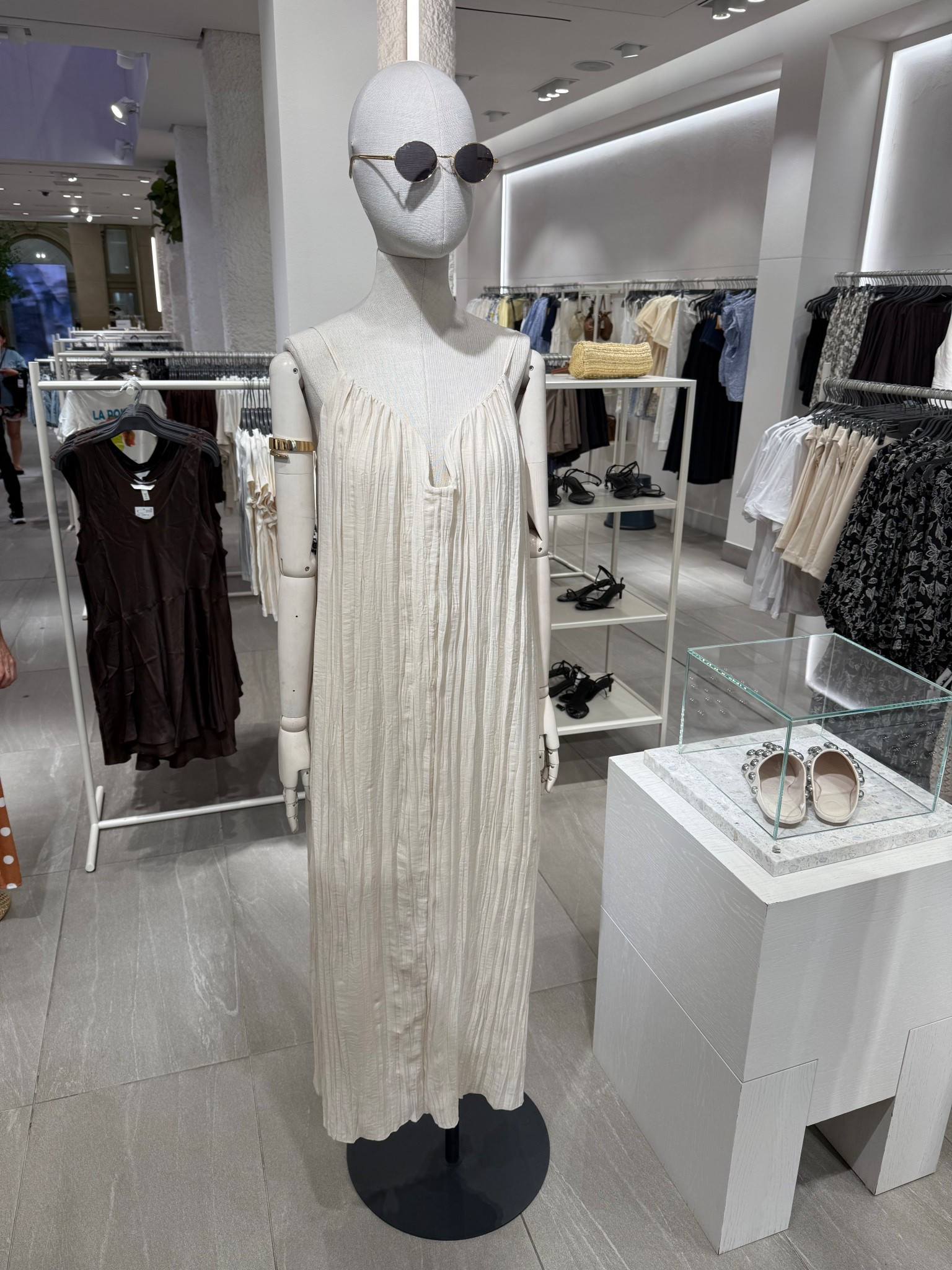 New In H&M❤️‍🔥
Tags: crinkled strappy dress in cream floaty heatwave elegant modest midi ankle length summer fashion outfit inspo ideas chic women’s style holiday vacation brunch Dubai Barcelona st tropez

#LTKstyletip #LTKsummer