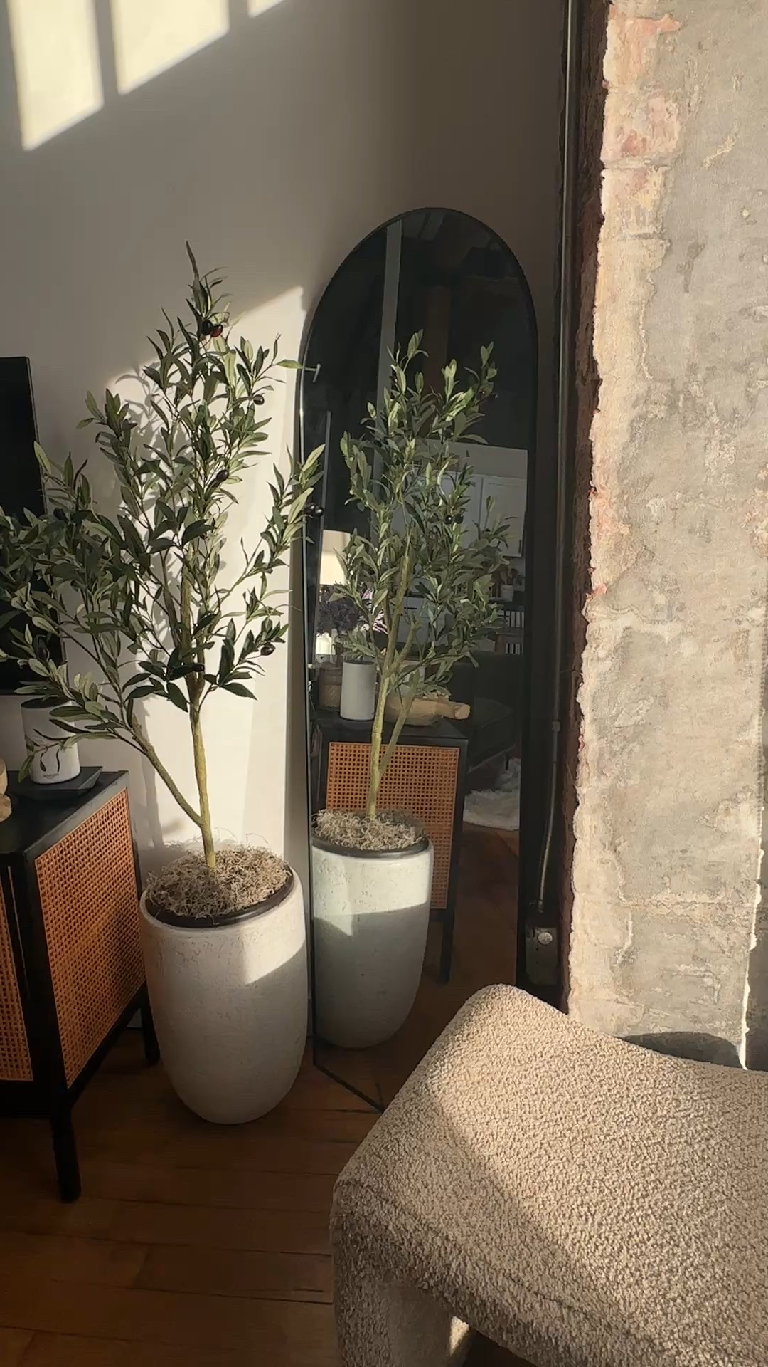 Cozy living room corners

Floor mirror | console cabinet | home decor 



#LTKSaleAlert #LTKHome #LTKSeasonal