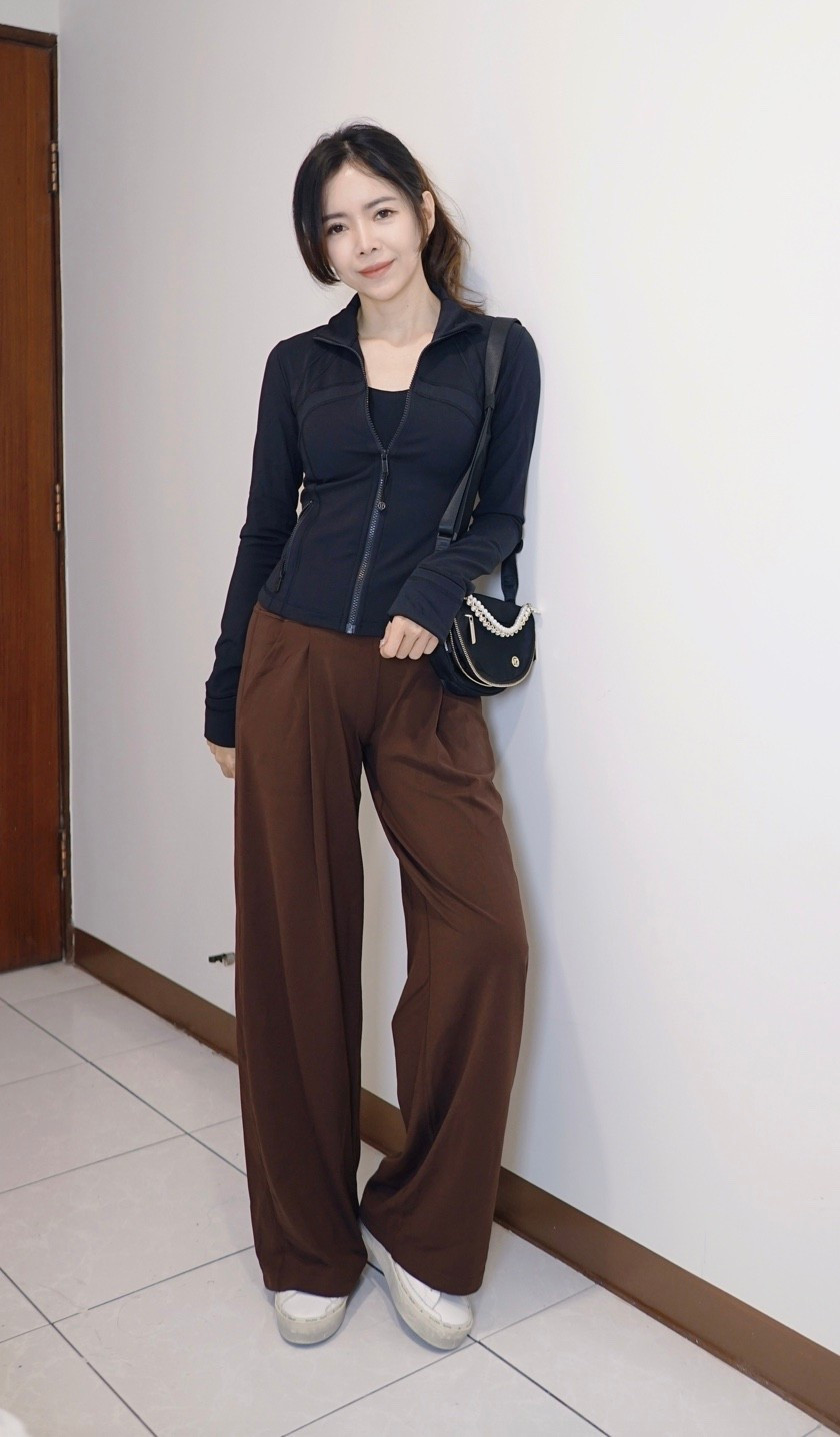 
When comfort meets style!  穿上 lululemon Define  外套，搭配 Align™ Palazzo ，直接拉長比例又超自在！再背上小巧的 All Night Festival 斜背包， 簡單耐看又舒服的一套日常穿搭。
@lululemon #lululemoncreator  #ad

#LTKstyletip #LTKpetite #LTKfitness