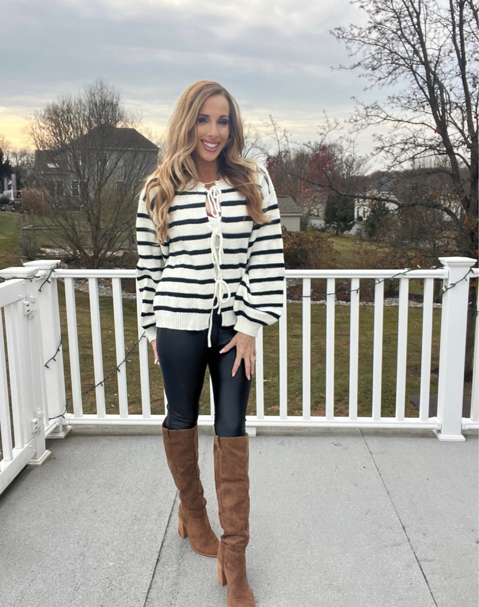 Beautiful striped bow cardigan ❤️❤️

#LTKWatchNow #LTKHoliday #LTKStyleTip