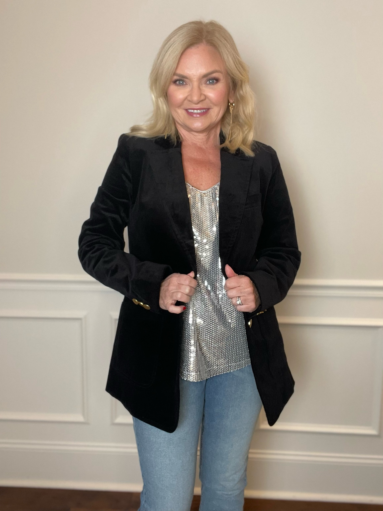 Walmart holiday look!
Blazer
Holiday outfit
Holiday dress
Christmas 
Sequins
Sequin top
Jeans outfit
Winter outfit

#LTKSeasonal #LTKstyletip #LTKHoliday