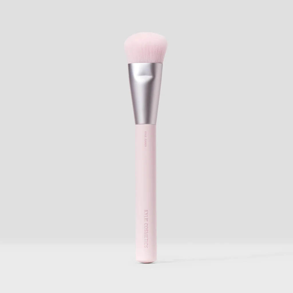 Blush Brush 04 | Kylie Cosmetics US