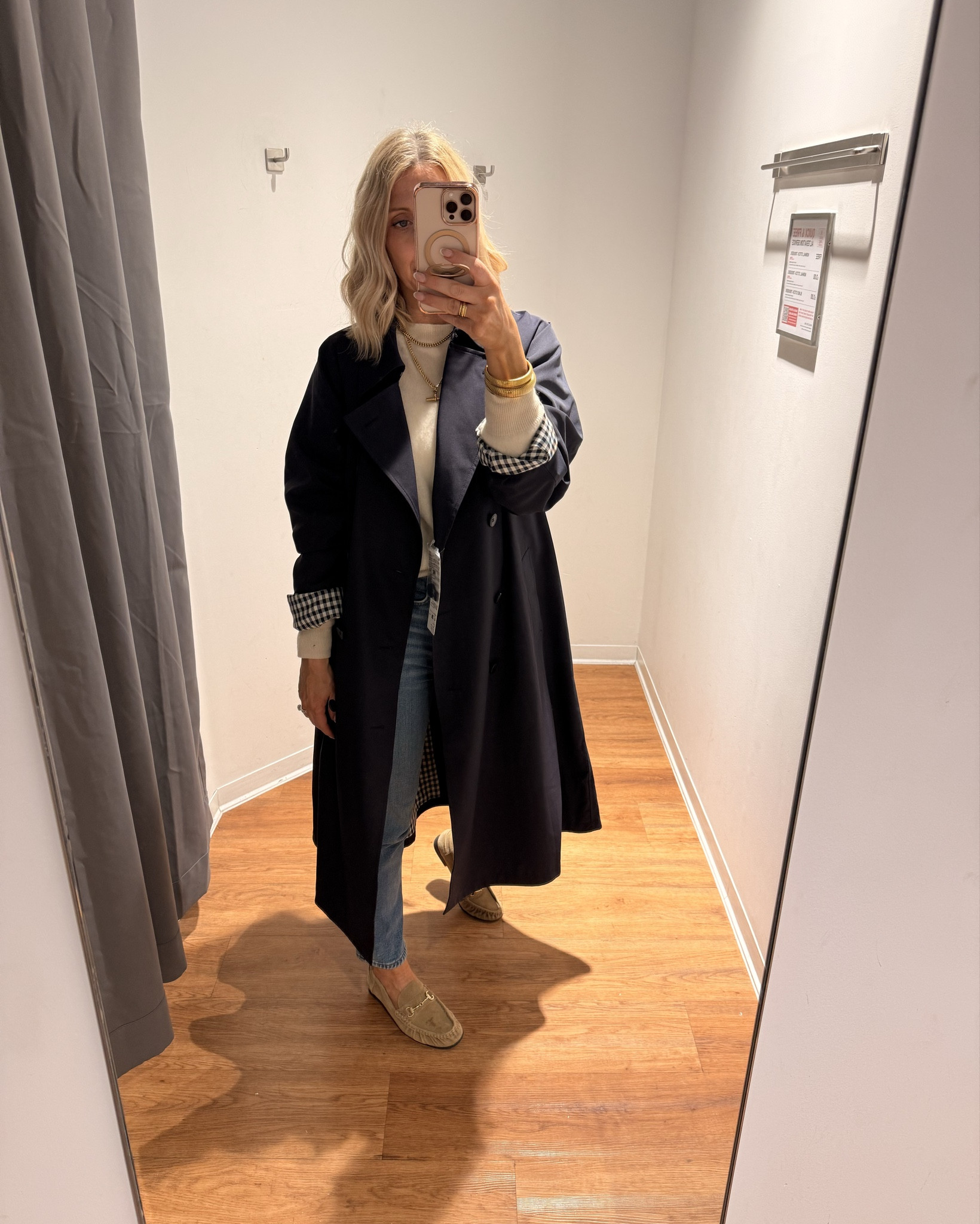 New in and this is such a good one 👏

If you’ve got a fuller bust or you feel like coats can sometimes add bulk, this is exactly what you want to be looking for.

It’s all about the fabric — this one drapes beautifully over the body rather than sitting stiff and boxy. And that makes a huge difference to how your shape looks overall.

The more structured macs can actually add volume across the bust and torso… whereas this one just skims and lets the outfit do the work for you ✨

Comes in two colours and goes from XXS to XXL — so a really good all-rounder.