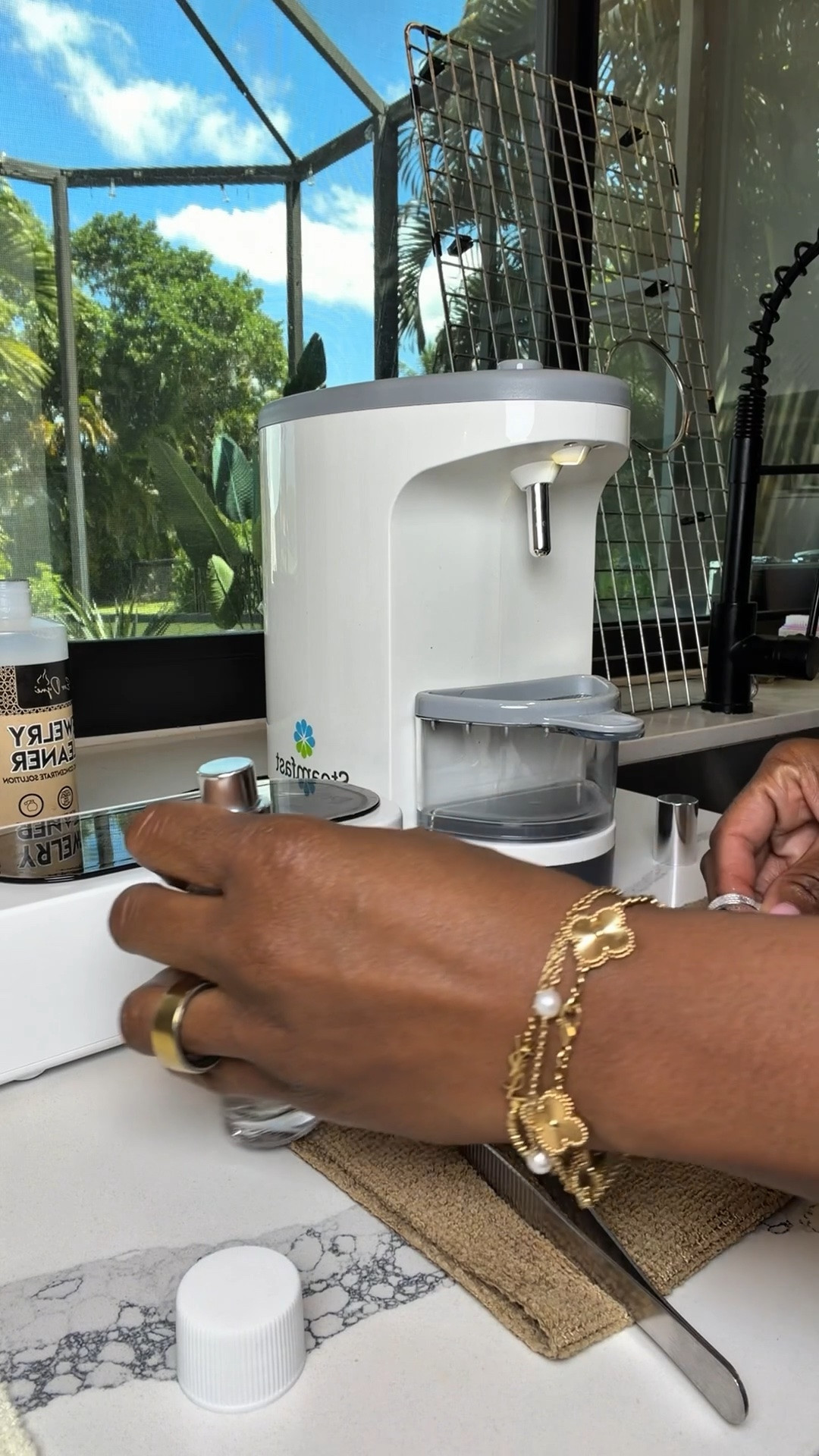 Scroll to shop! ✨ This ultrasonic cleaner makes jewelry look like new. 🤍

Desliza para comprar. ✨ Este limpiador ultrasónico deja las joyas como nuevas. 🤍

📲 Download the free LTK app & follow me @kirasfashionfinds to shop all my daily finds.

#LTKHome #LTKvlog #LTKdayinmylife