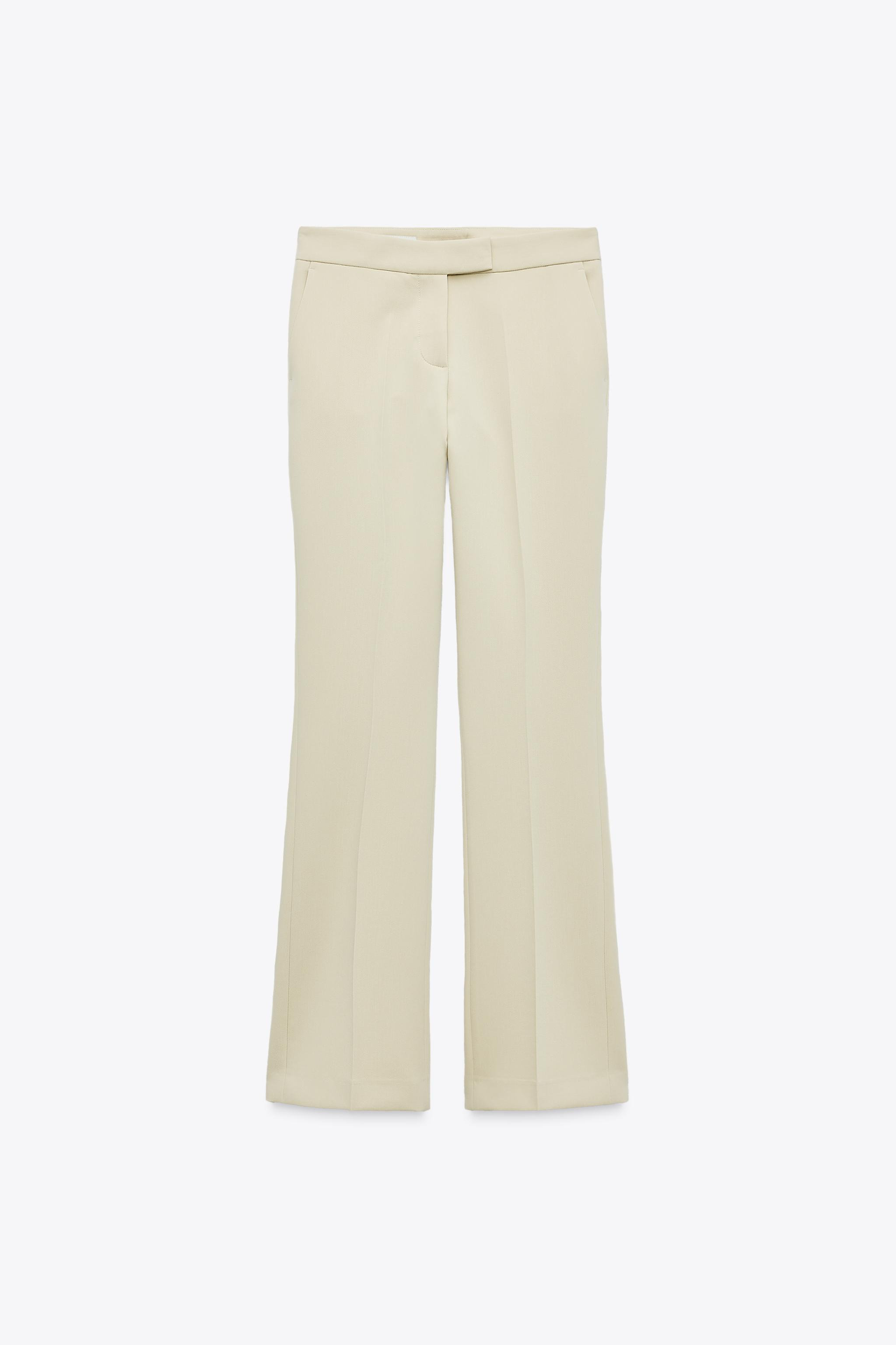 Pantaloni a vita bassa con tasche anteriori e finte tasche a filetto posteriori. Fondo svasato. C... | Zara IT