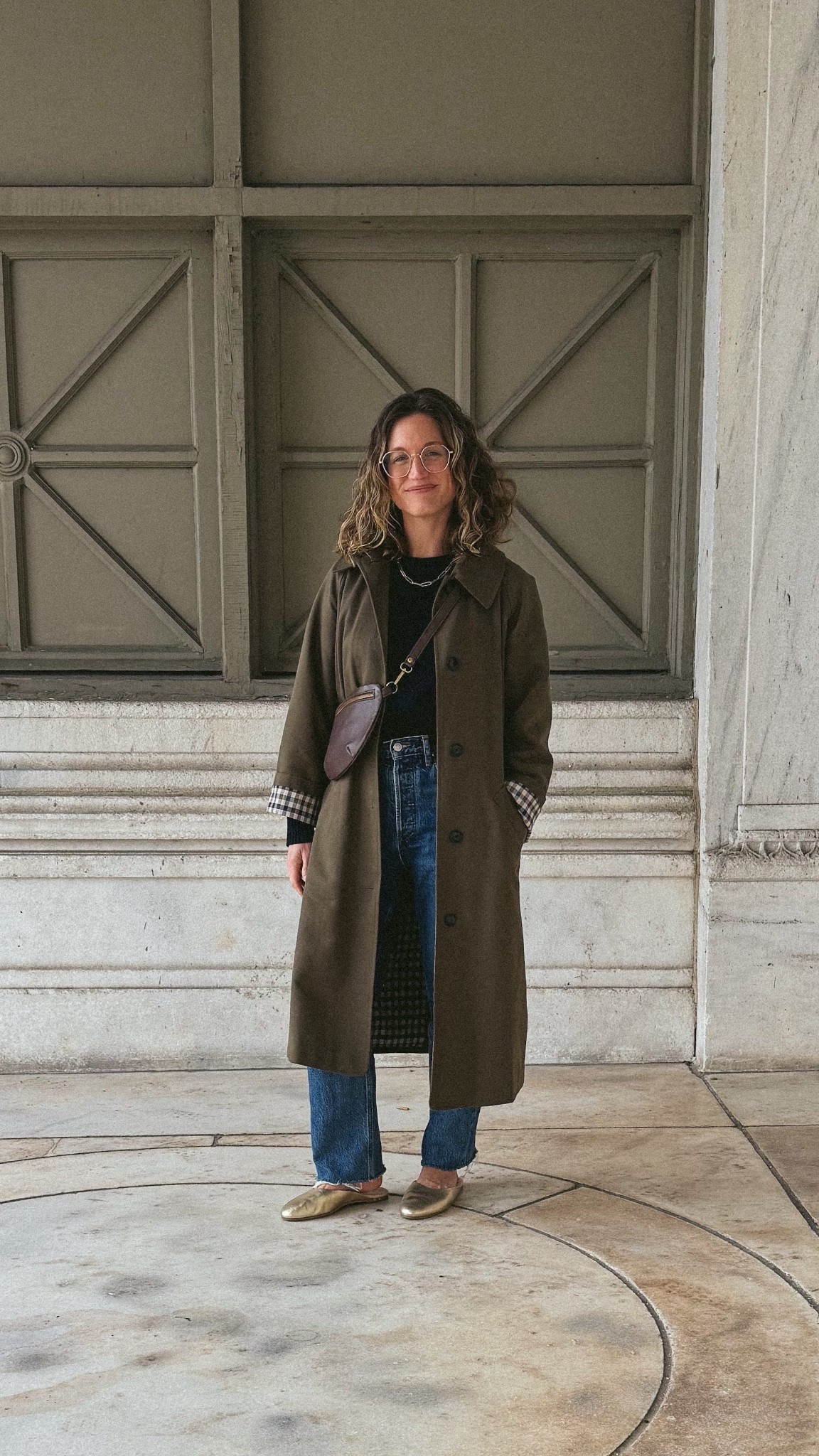 Look of the Day // 4.1

Quince sweater, XS, TTS. Sèzane trench, runs big, I sized down to the 0. Agolde denim, 25, TTS. Beek by Two Birds flats, TTS. Abby Alley bag, ASHLEYR15 for 15% off. Warby Parker glasses  

#LTKSeasonal #LTKOver40 #LTKPetite