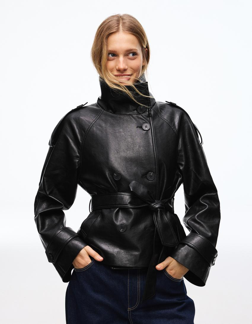 Cropped leather effect trench jacket - Jackets and trench - Women | Bershka UK