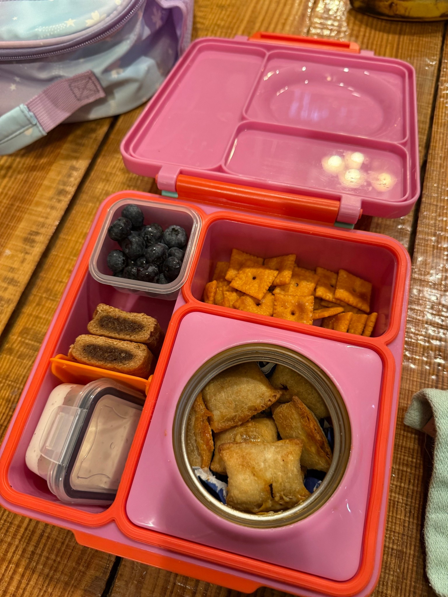 Packing school lunches doesn’t have to be stressful.👏🏾 
My rule is simple: keep it quick, keep it balanced, and never spend more than 15 minutes on it. The kids are happy, I’m not stressed, and mornings feel so much smoother. 🥪🍇

Today’s lunch is:

Pizza rolls with ranch 
Blueberries 
Cheezits
Raspberry granola bar 
Banana

#LTKItBag #LTKFamily #LTKKids