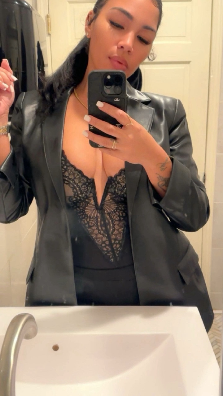 You can never go wrong with all black everything! 

#LTKstyletip #LTKfindsunder50