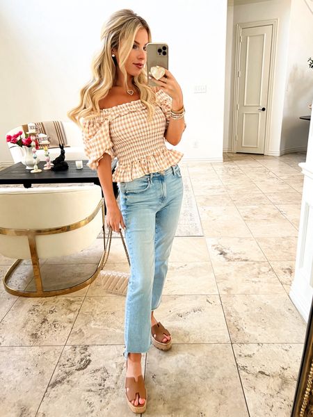 Spring outfit. The post. Spring top. Jeans. Light wash jeans. Mother jeans 

#LTKstyletip