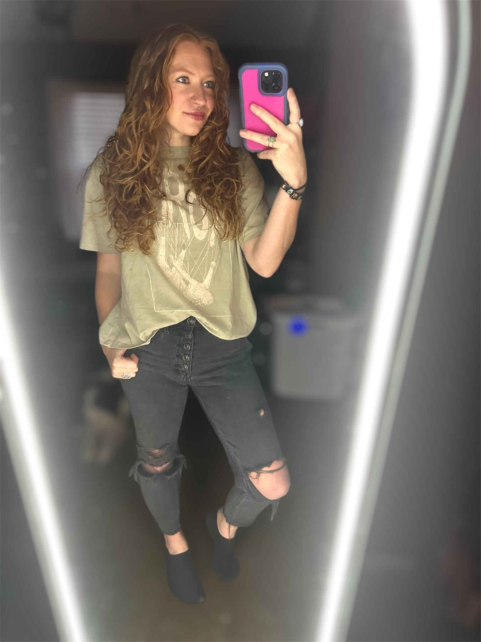 Thrifted everything today — Free People button-fly distressed skinnies + a green graphic tee (linked similar since mine was a find!).
Comfy, casual, and perfect for busy mom life. Linked affordable graphic tees + the exact FP jeans!
thrifted outfit, casual mom outfit, free people jeans, graphic tee style, everyday outfits, comfy mom style
#LTKFinds #LTKStyle #ThriftedOutfit #FreePeopleJeans #CasualOOTD #MomStyle #GraphicTeeOutfit #EverydayStyle #LTKDenim #LTKUnder50

#LTKFindsUnder50 #LTKootd #LTKmomlife