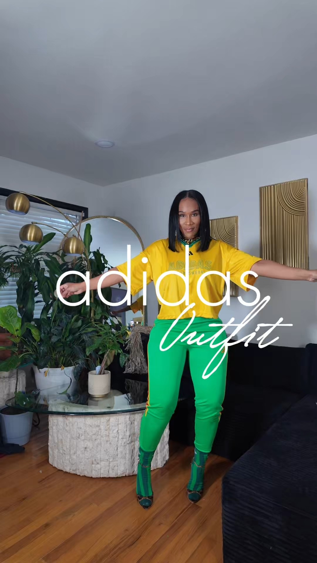 Color blocking the @adidas way 💛💚

I’m 5’7 175lbs
Top: XS
Bottoms: Medium