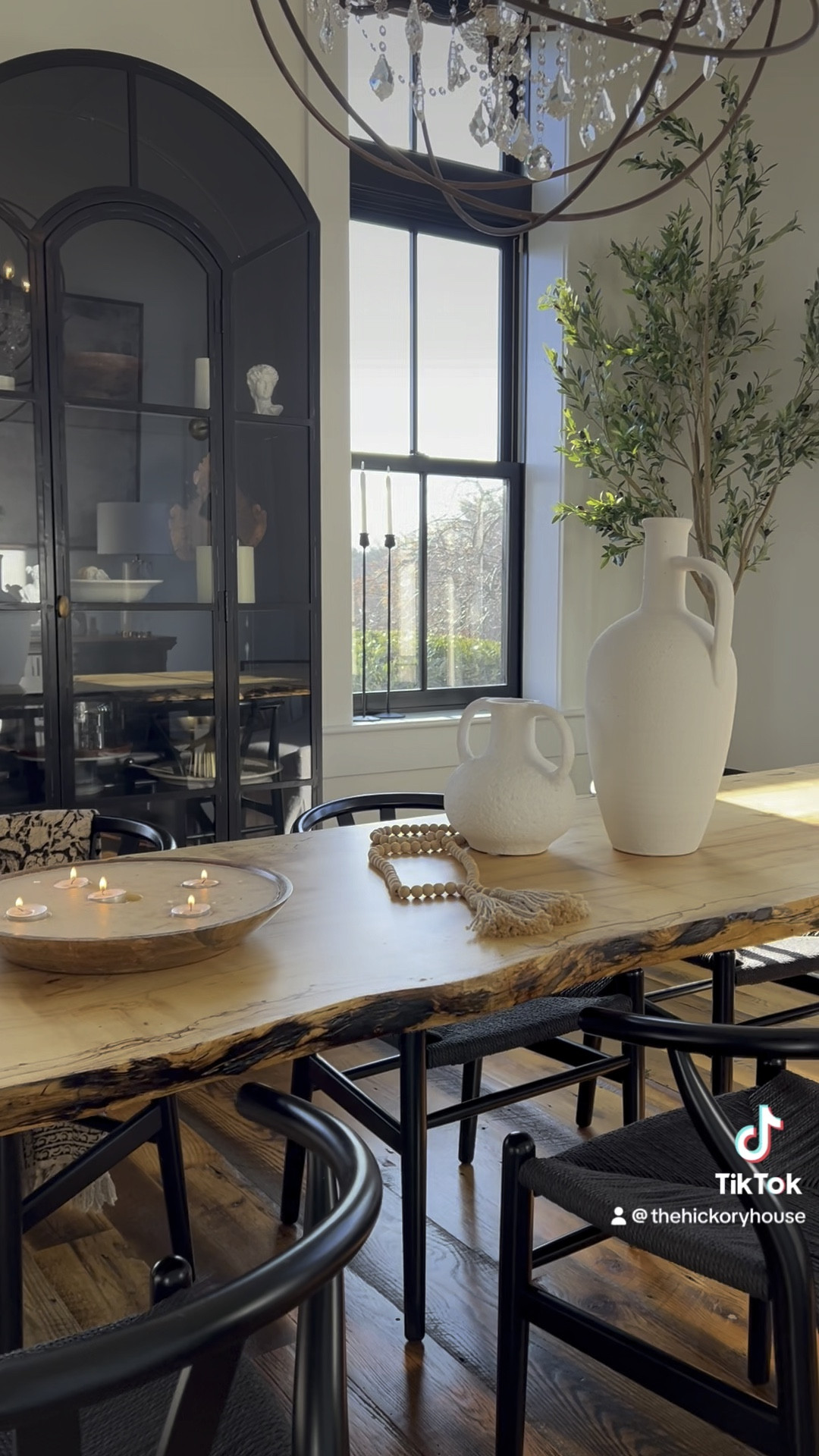 Dining room dreams 🤍.  #homedecor #diningroomdecor #interiordesign #springdecor 

#LTKSeasonal #LTKhome #LTKVideo