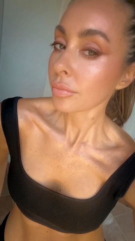 Rosie bronzed 
Major dimensions eye palette
Blush in Not Too Much and She’s the Moment for a pop. 
Lip in Peachy Pink 
Contour in She’s Bronzed 
Saie in warm glow 