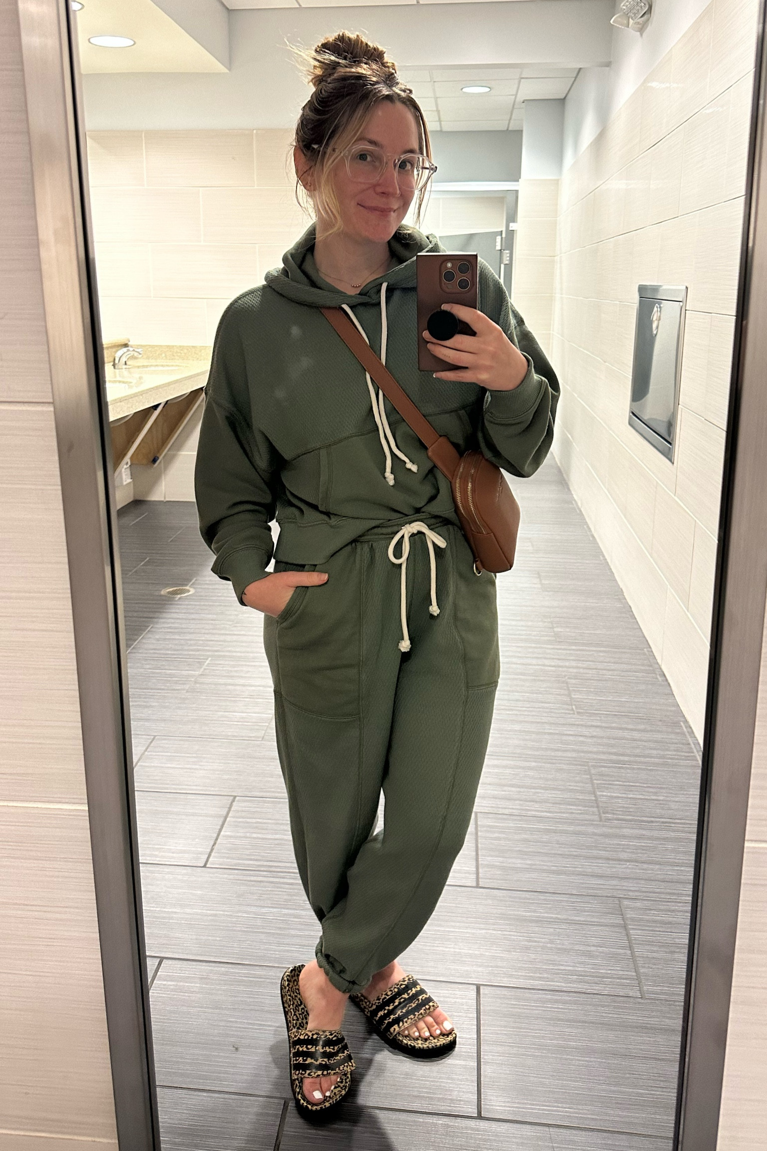The MOST comfy errand running outfit.  Bathroom mirror selfie approved 

#LTKstyletip #LTKtravel #LTKfindsunder100
