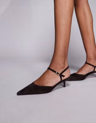 Steve Madden Adelaide close toe kitten heels in suede brown | ASOS | ASOS (Global)