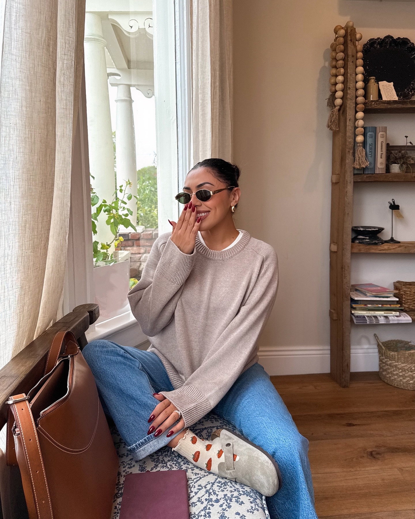 i just love exploring new coffee shops ☕️🤗🤎
—
if we’re going to a coffee shop I’m more than likely wearing a comfy casual outfit! @abercrombie denim, sweater and underneath tee, some cozy @birkenstockusa fully stocked on @tillys and of course had to bring my @lambertbags that’s so roomy and can carry my laptop, book, notebooks etc!